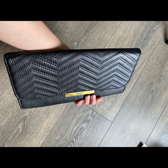Guess Clutch - Picture 4 of 4